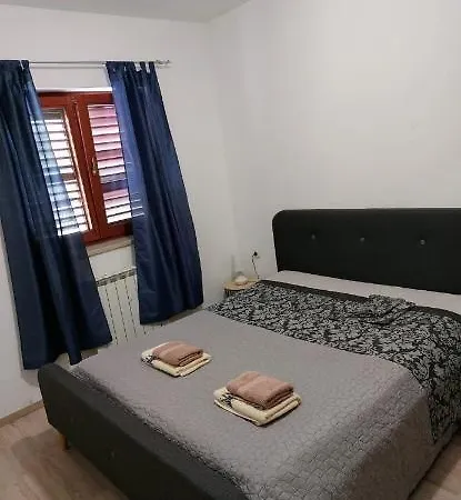 Graciela Apartment *